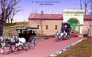 Fort-National - Depart d'une caravane de touristes 
